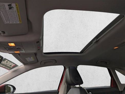Certified 2025 Volkswagen Jetta SE w/ Sunroof Package FWD image 21