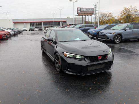 Used 2023 Honda Civic Type R image 2