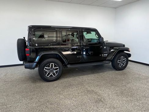 Used 2024 Jeep Wrangler Sahara image 21