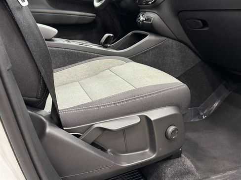 Used 2025 Volvo XC40 B5 Core image 18