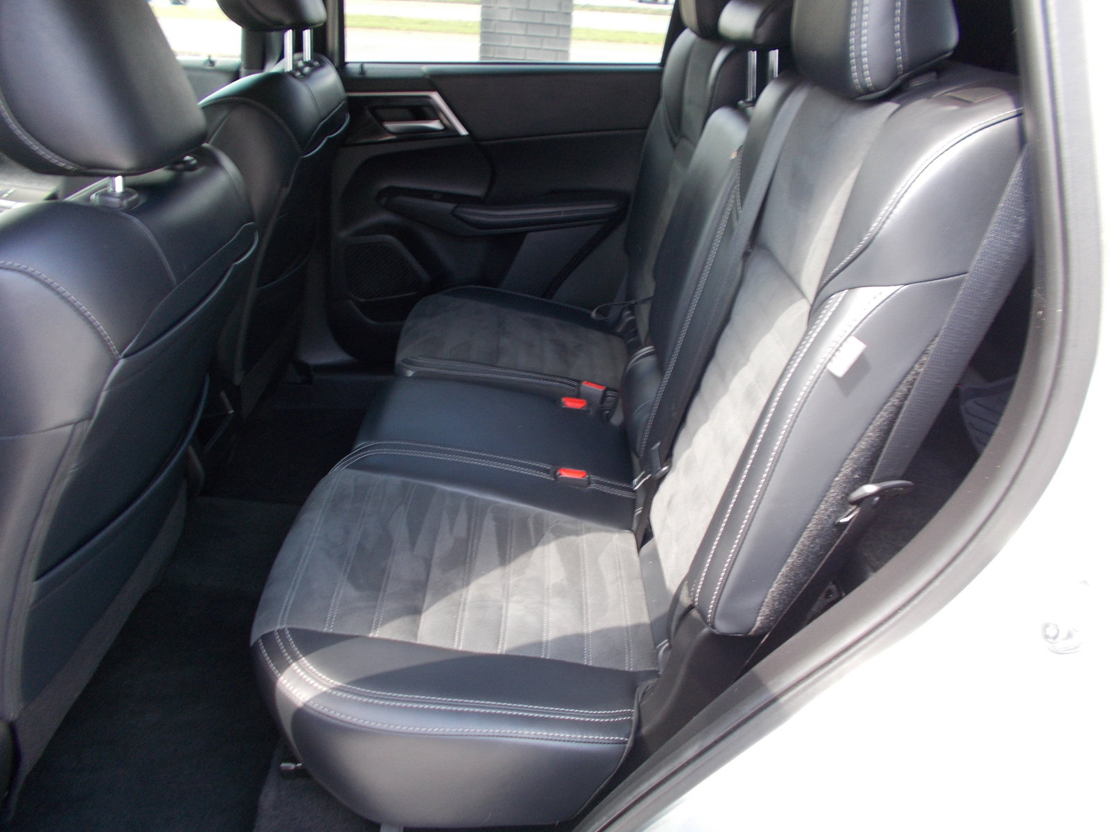 Used 2024 Mitsubishi Outlander SE FWD image 12