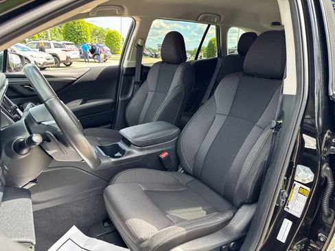 Used 2024 Subaru Outback Premium AWD/4WD image 12