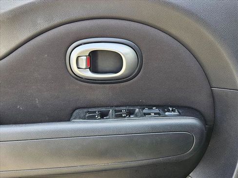 Used 2016 Kia Soul + FWD image 26