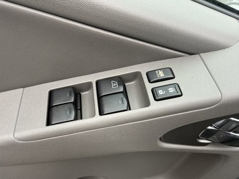 Used 2013 Nissan Frontier SL AWD/4WD image 22