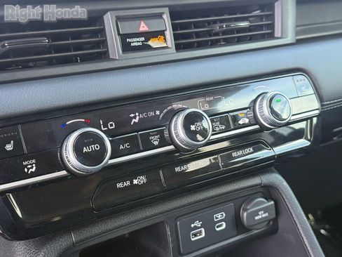 Certified 2025 Honda Pilot Touring image 23