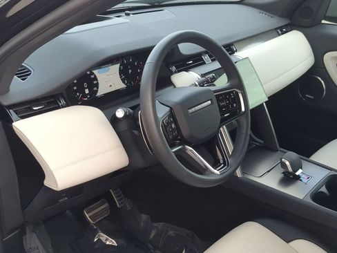 Certified 2025 Land Rover Discovery Sport Dynamic SE image 10