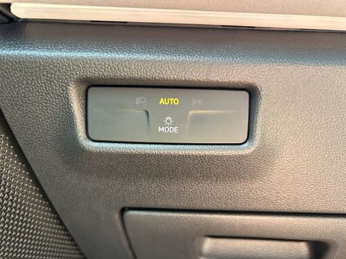 New 2026 Volkswagen Tiguan SE AWD/4WD image 32