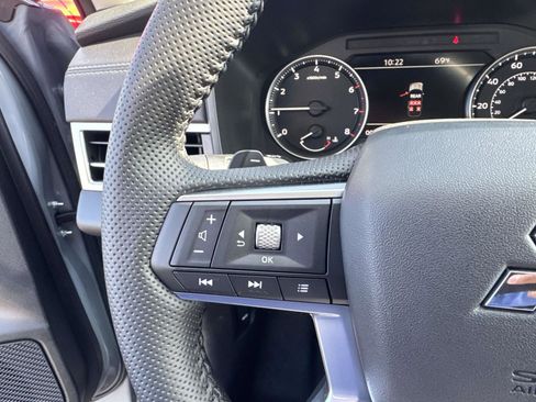 New 2025 Mitsubishi Outlander SE image 19