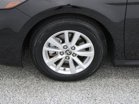 Used 2025 Toyota Camry LE FWD image 11