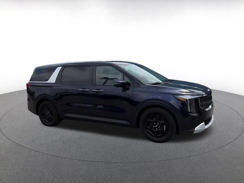 Used 2026 Kia Carnival FWD image 2