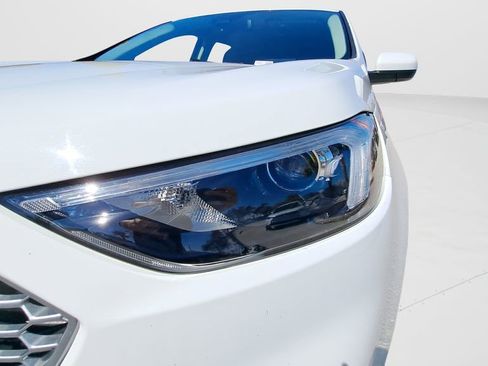 Used 2024 Ford Edge SEL image 9