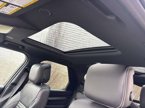 New 2026 Land Rover Discovery Dynamic SE image 20