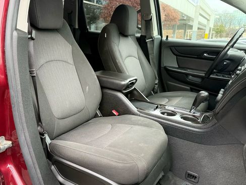 Used 2017 Chevrolet Traverse LT image 37