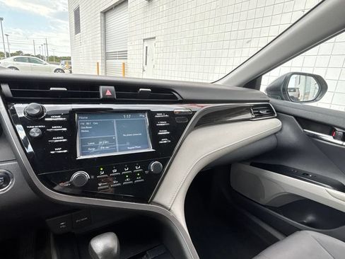 Used 2019 Toyota Camry LE w/ Convenience Package FWD image 16