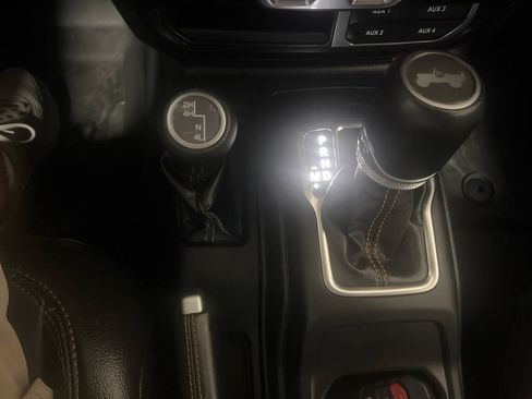 Used 2022 Jeep Wrangler Unlimited Sahara AWD/4WD image 23