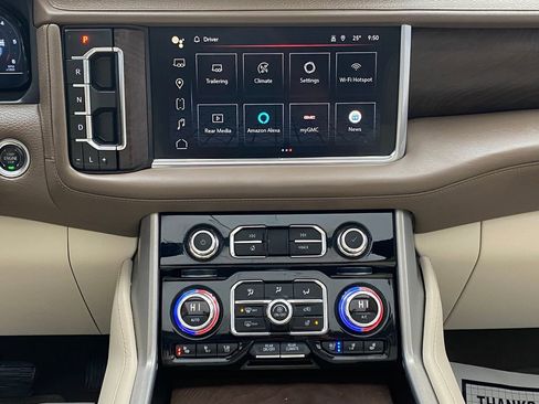 Used 2024 GMC Yukon XL Denali image 27