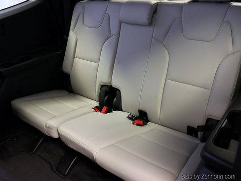 Used 2020 Kia Telluride S w/ S 8 Passenger Seating Package AWD/4WD image 13
