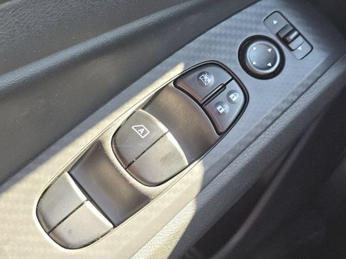 Used 2024 Nissan Altima 2.5 SV w/ SV Premium Package FWD image 24