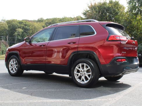 Used 2017 Jeep Cherokee Latitude w/ Comfort/Convenience Group image 4