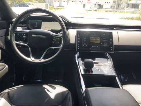 Used 2025 Land Rover Range Rover Sport SE image 10