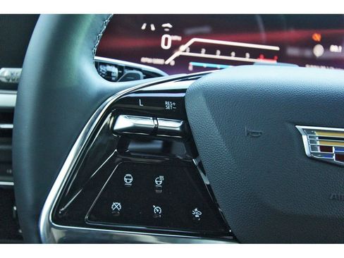 Used 2025 Cadillac Escalade ESV Sport w/ Touring Package image 16