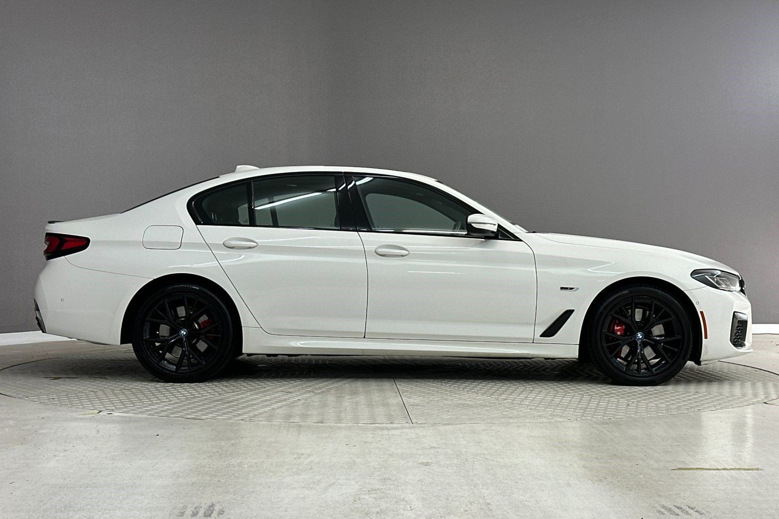 Certified 2023 BMW 530e w/ M Sport Package RWD image 7