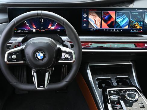Certified 2025 BMW 760i xDrive w/ Executive Package AWD/4WD image 15