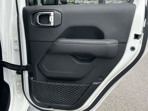 Used 2019 Jeep Wrangler Unlimited Sahara image 22