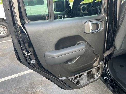 New 2026 Jeep Gladiator Sport AWD/4WD image 10