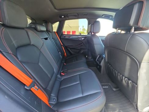 Used 2023 Porsche Macan AWD/4WD image 26