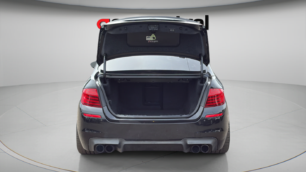 Used 2016 BMW M5 RWD image 23