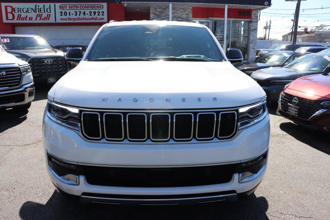 Used 2024 Jeep Wagoneer L Series III w/ Flexible Seating Group AWD/4WD image 8