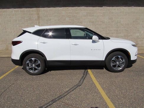 Used 2025 Chevrolet Blazer LT AWD/4WD image 6
