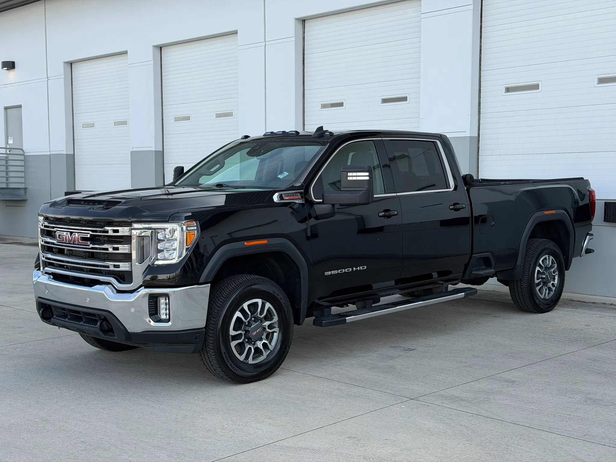 Used 2022 GMC Sierra 3500 SLE w/ SLE Value Package AWD/4WD image 2