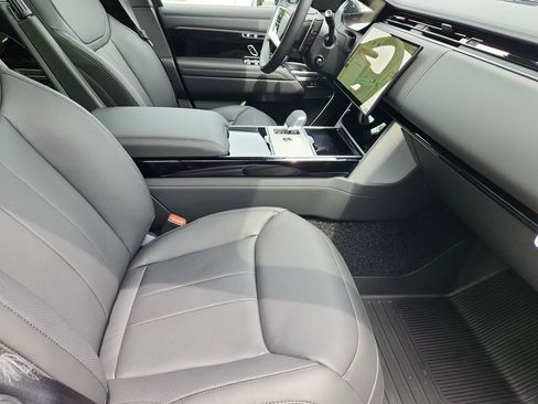 New 2026 Land Rover Range Rover Long Wheelbase SE AWD/4WD image 3