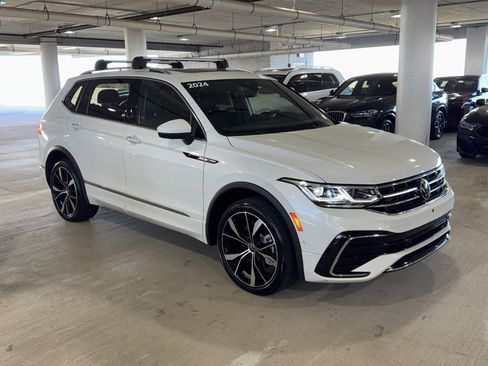 Used 2024 Volkswagen Tiguan SEL R-Line image 2
