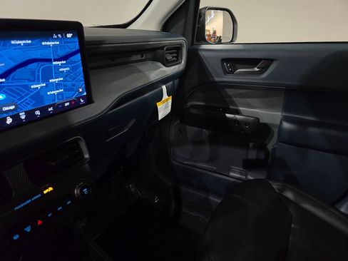 New 2025 Ford Maverick Lariat w/ Black Appearance Package image 30