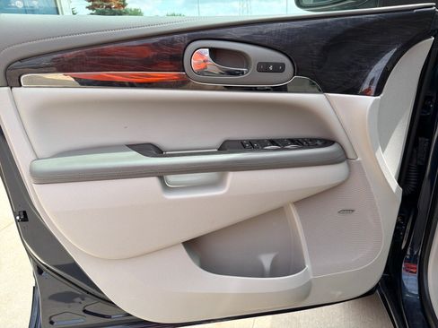 Used 2017 Buick Enclave Premium w/ Experience Buick Package AWD/4WD image 12