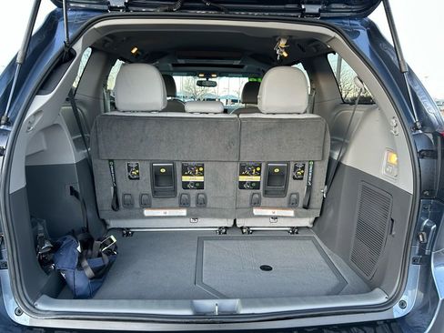 Used 2016 Toyota Sienna XLE Premium image 27