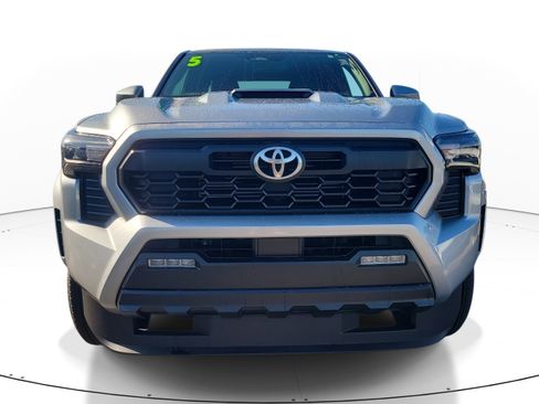 Used 2025 Toyota Tacoma TRD Sport RWD image 2