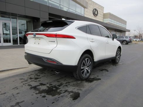 Used 2021 Toyota Venza LE image 11