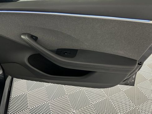Used 2025 Tesla Model 3 image 32
