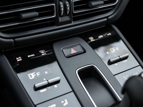 Certified 2026 Porsche Macan AWD/4WD image 26
