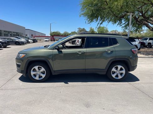 Used 2019 Jeep Compass Latitude FWD image 5