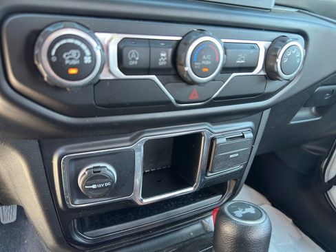 Used 2021 Jeep Wrangler Sport AWD/4WD image 23
