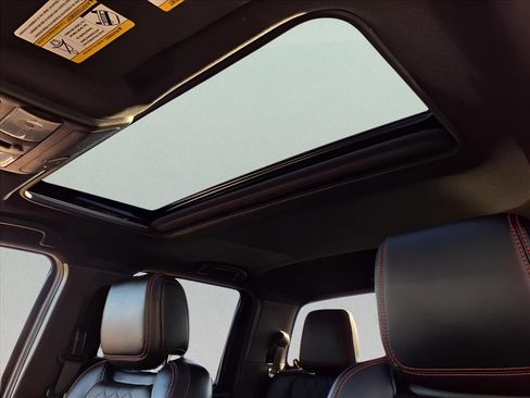 Used 2023 Nissan Frontier PRO-4X w/ Pro-4X Premium Package image 17