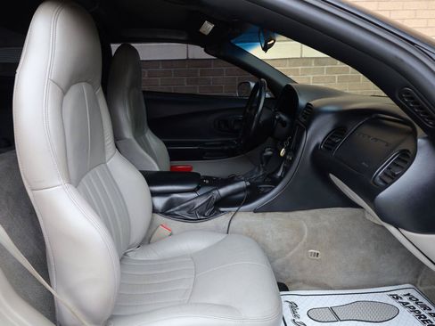 Used 2000 Chevrolet Corvette Coupe w/ Memory Pkg RWD image 24