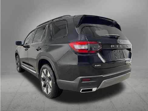 New 2026 Honda Pilot Touring image 3