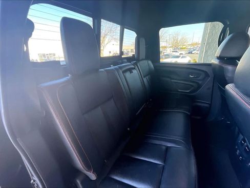 Used 2020 Nissan Titan PRO-4X w/ Pro-4x Convenience Package image 18