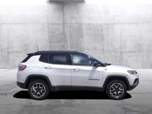 Used 2024 Jeep Compass Trailhawk AWD/4WD image 5